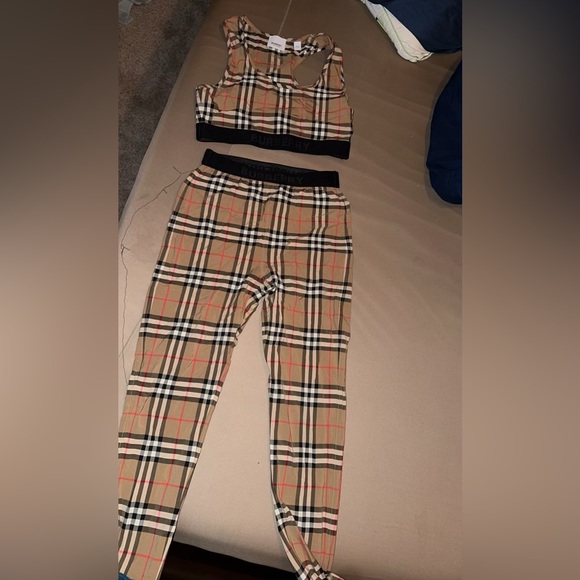 Burberry outfit - Picture 2 of 4